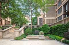 <b>但考虑到其供给的高质量糊口体验和房产的增值</b>